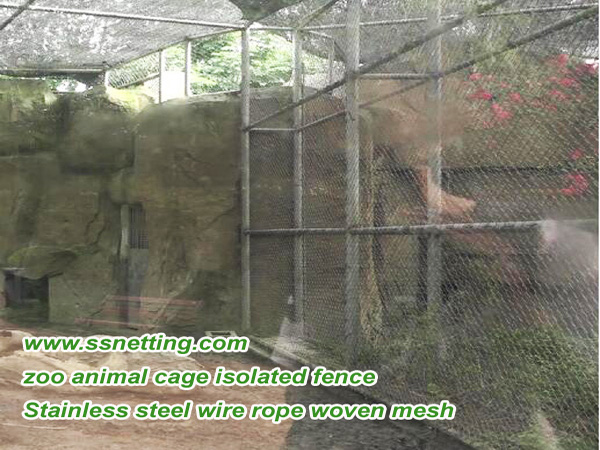 Animal cage isolation fence in zoologicals